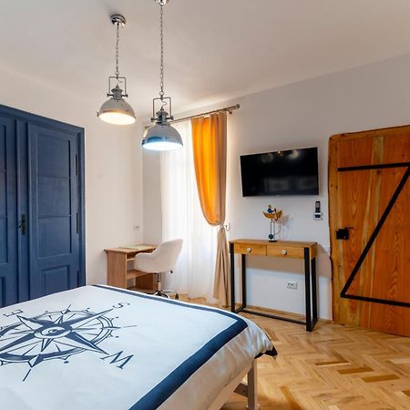 Luxurious Apartment In Old Town - Ultra Central Braşov Esterno foto