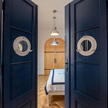 Luxurious Apartment In Old Town - Ultra Central Braşov Esterno foto
